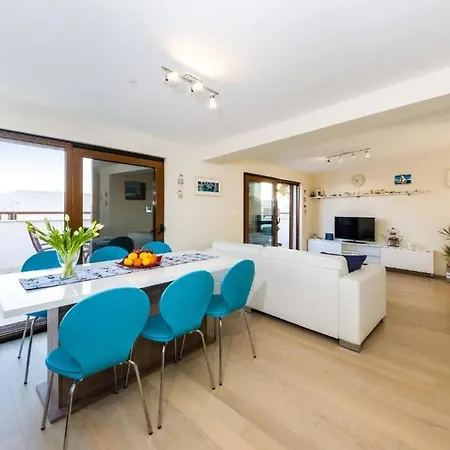 아파트 Aquamarine Deluxe Penthouse 돈제페트레케인