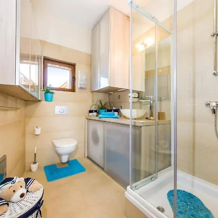 Aquamarine Deluxe Penthouse * Petrcane