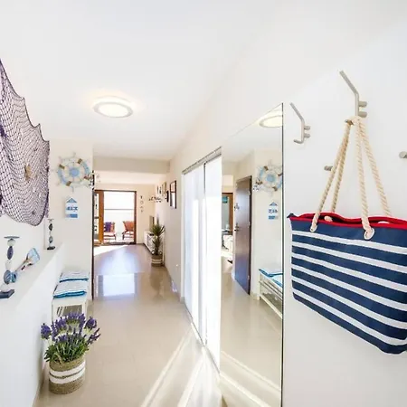 Aquamarine Deluxe Penthouse Apartment *
