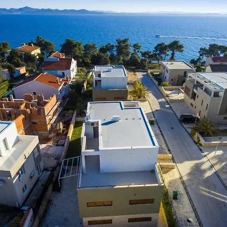 Aquamarine Deluxe Penthouse * Petrcane