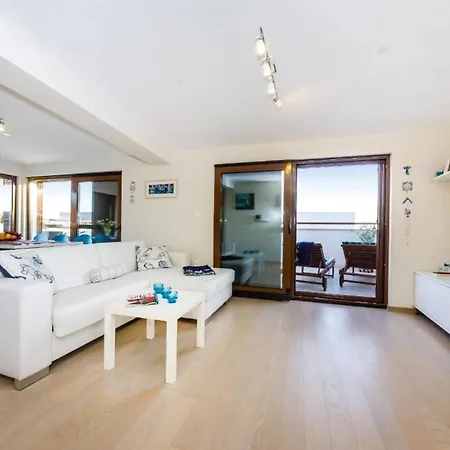 Aquamarine Deluxe Penthouse * Petrcane